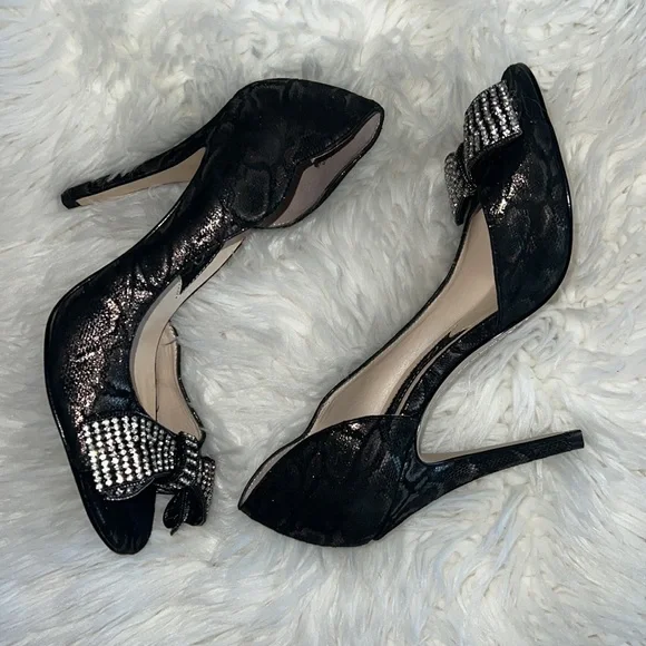 🔹 Boutique 9 Snakeskin Print with Rhinestone Bow Peep Toe Pump - Picture 3 of 7